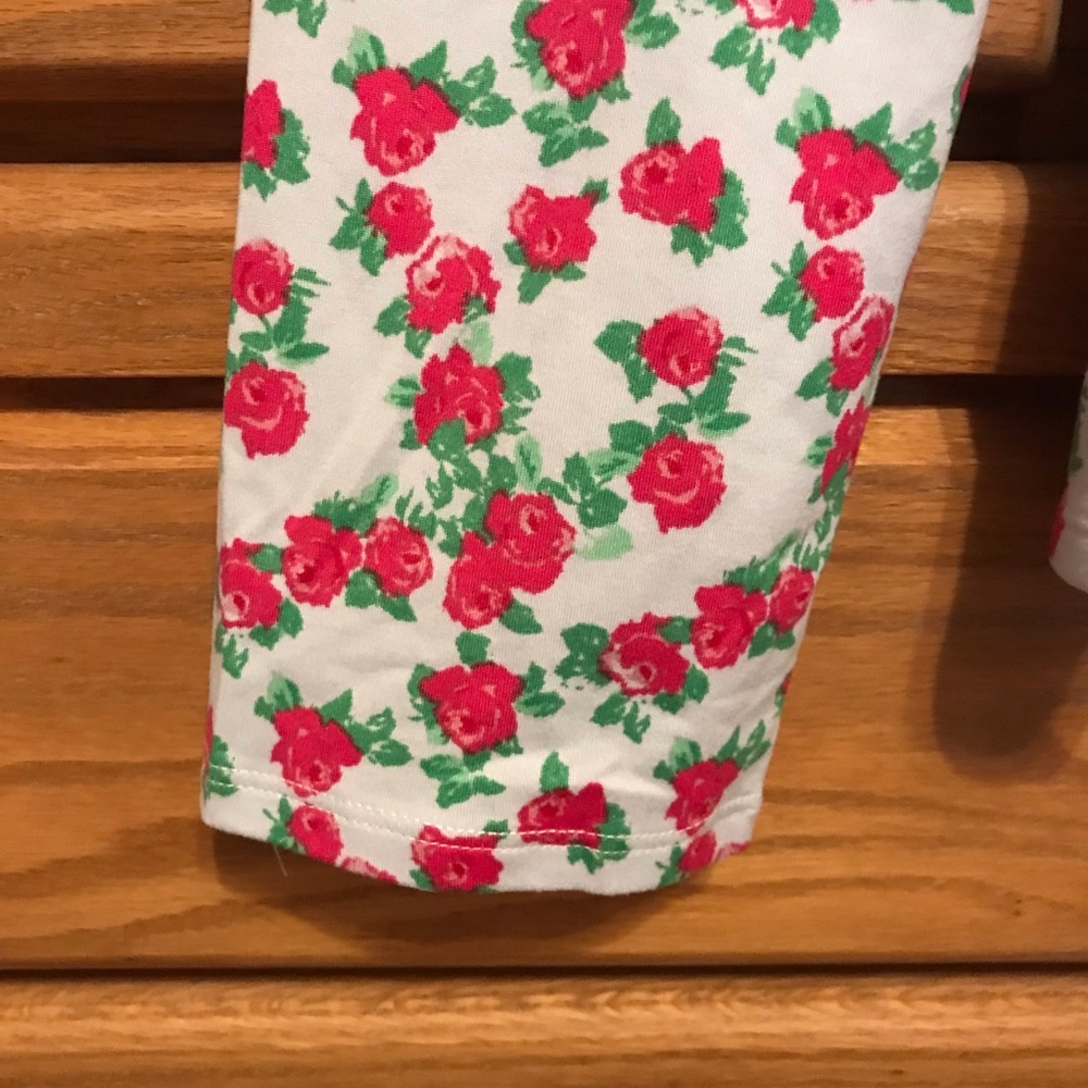 Pretty “Puff-Sleeved” Ladies Blouse with pink/red Roses & built in pleats, Large - Picture 4 of 7